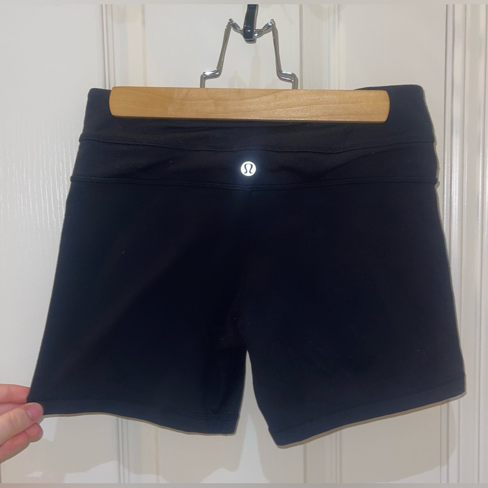 LULULEMON rare sculpting shorts
